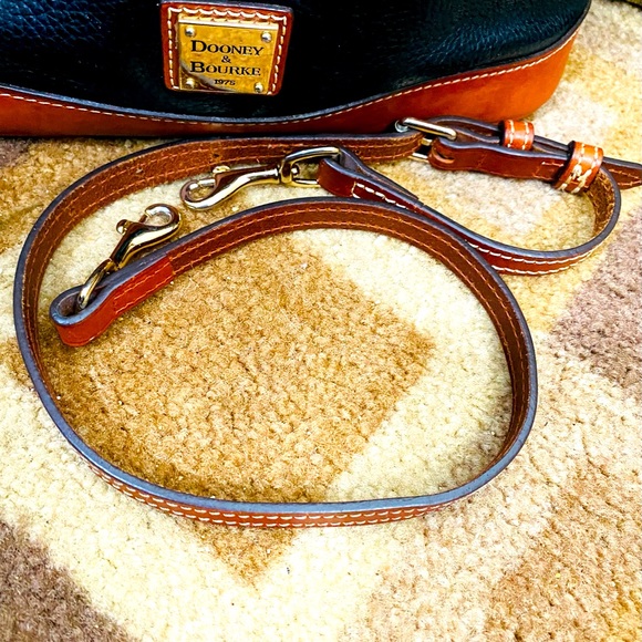 Dooney & Bourke zip zip satchel - Picture 8 of 11